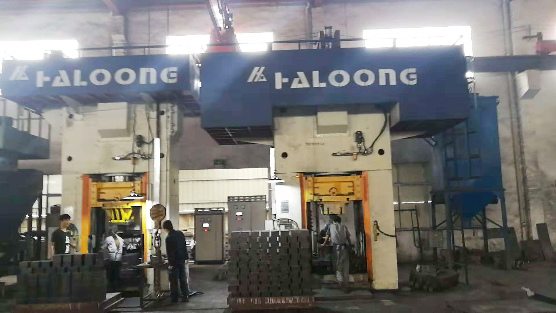 長興(xing) 百祥爐料有限公司-鎂磚
